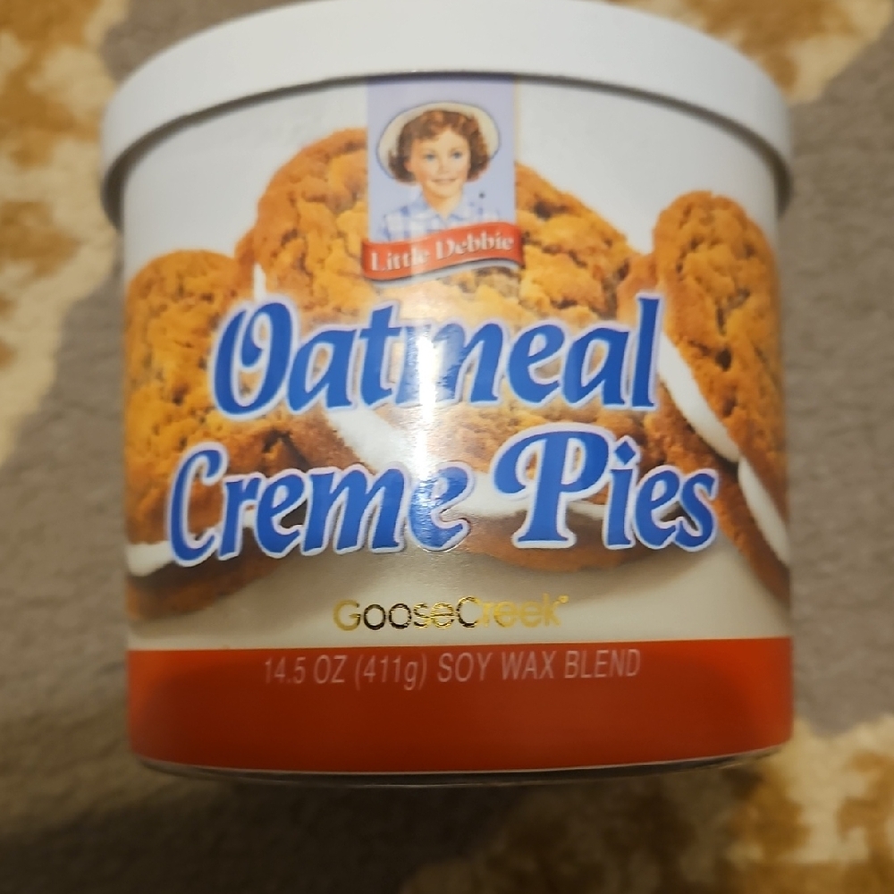 Oatmeal Creme Pies Scented Candle - White & Orange